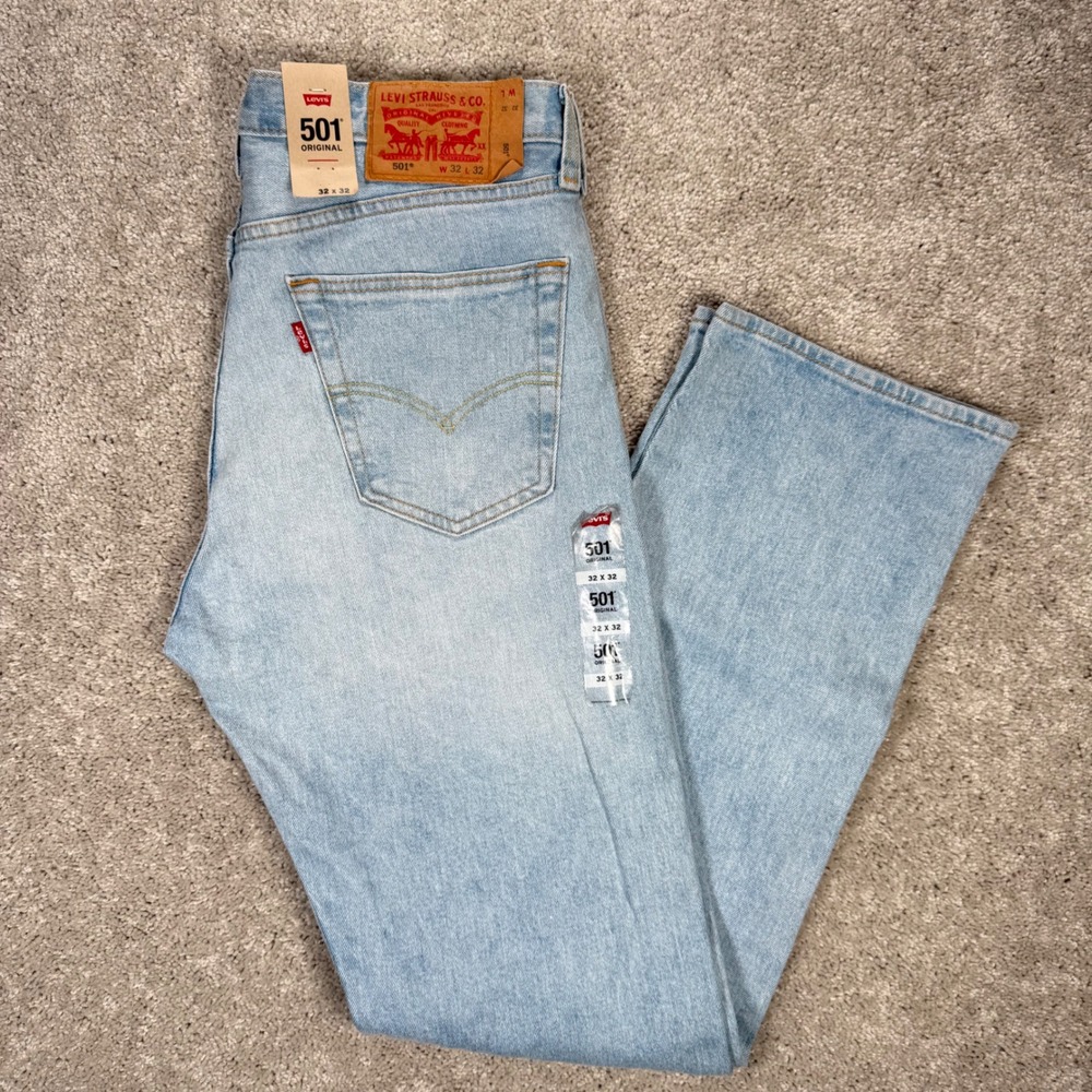 NWT Levi's 501 Original Fit Jeans Mens 32x32 Light Wash Blue Denim Button Fly